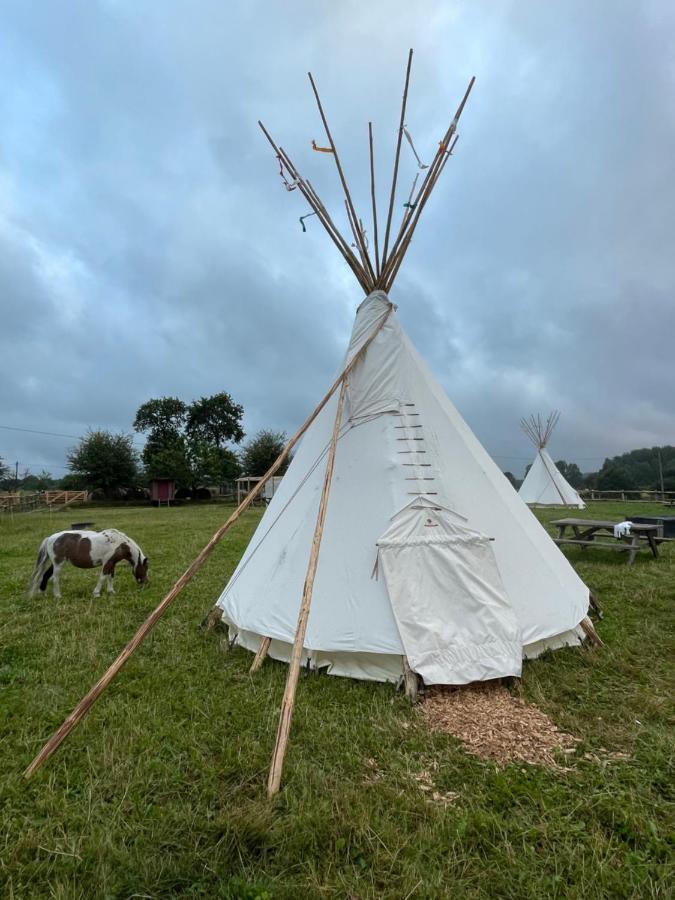 Terra-Tipike, Tipi A La Ferme Entre Terre Et Mer Trébry Buitenkant foto