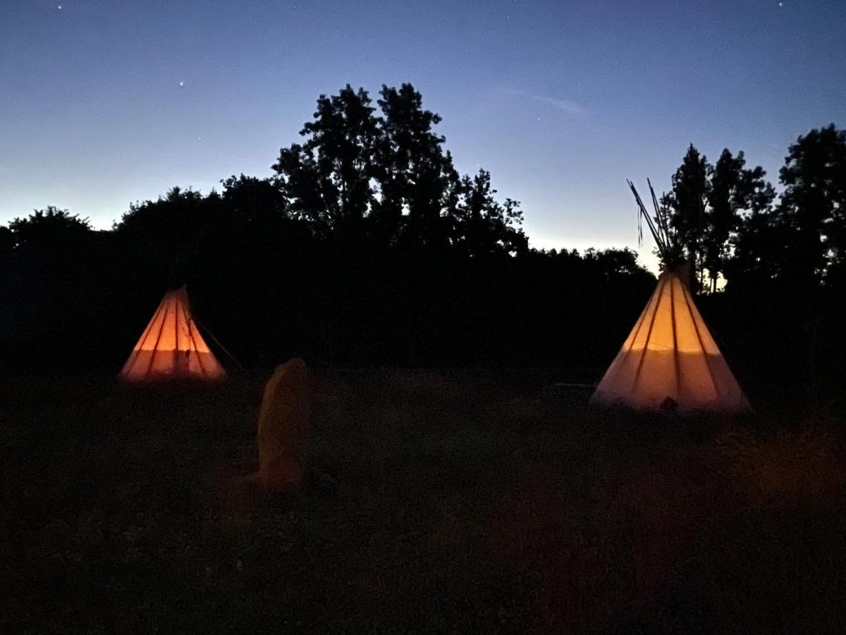 Terra-Tipike, Tipi A La Ferme Entre Terre Et Mer Trébry Buitenkant foto