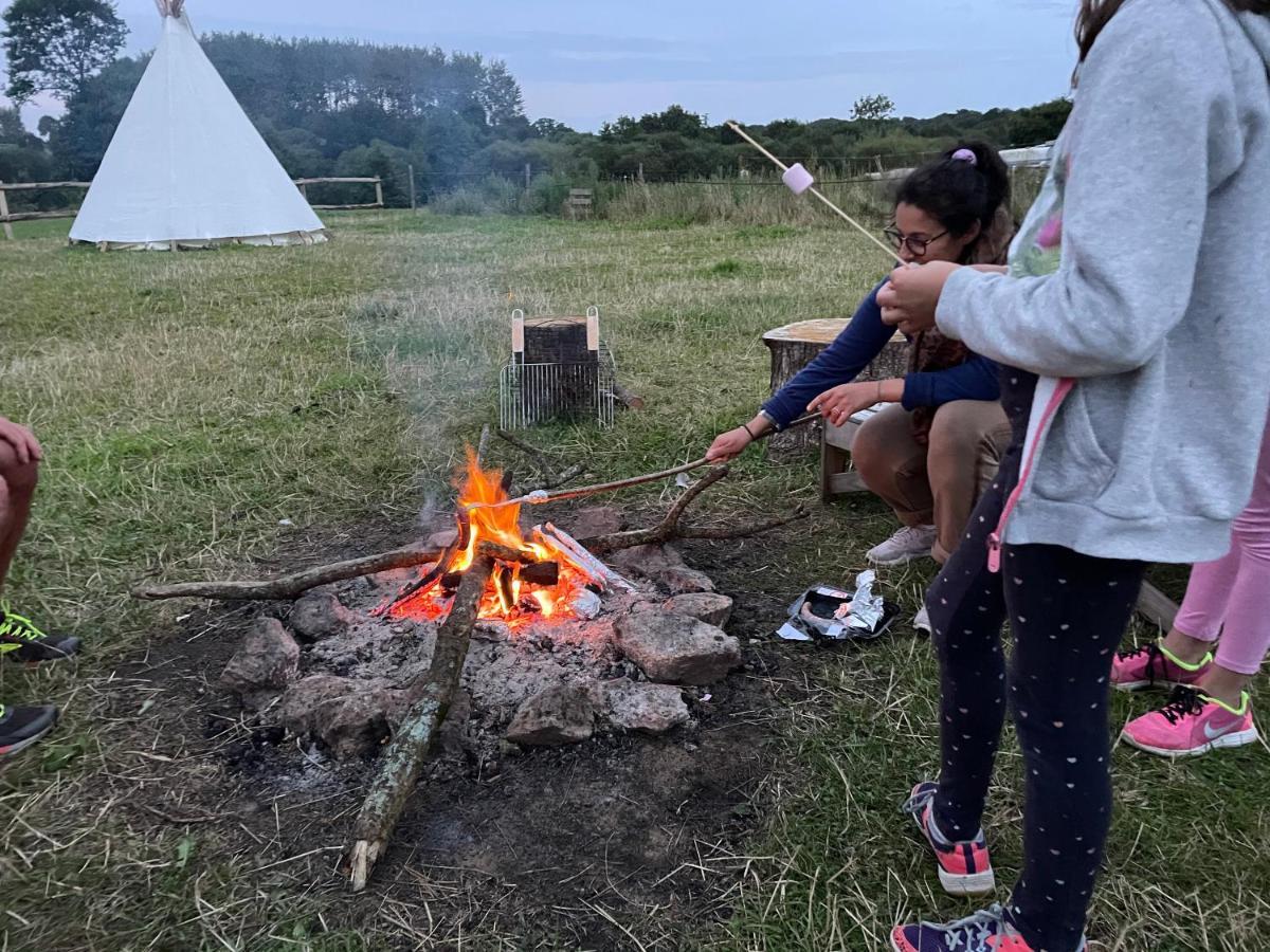 Terra-Tipike, Tipi A La Ferme Entre Terre Et Mer Trébry Buitenkant foto