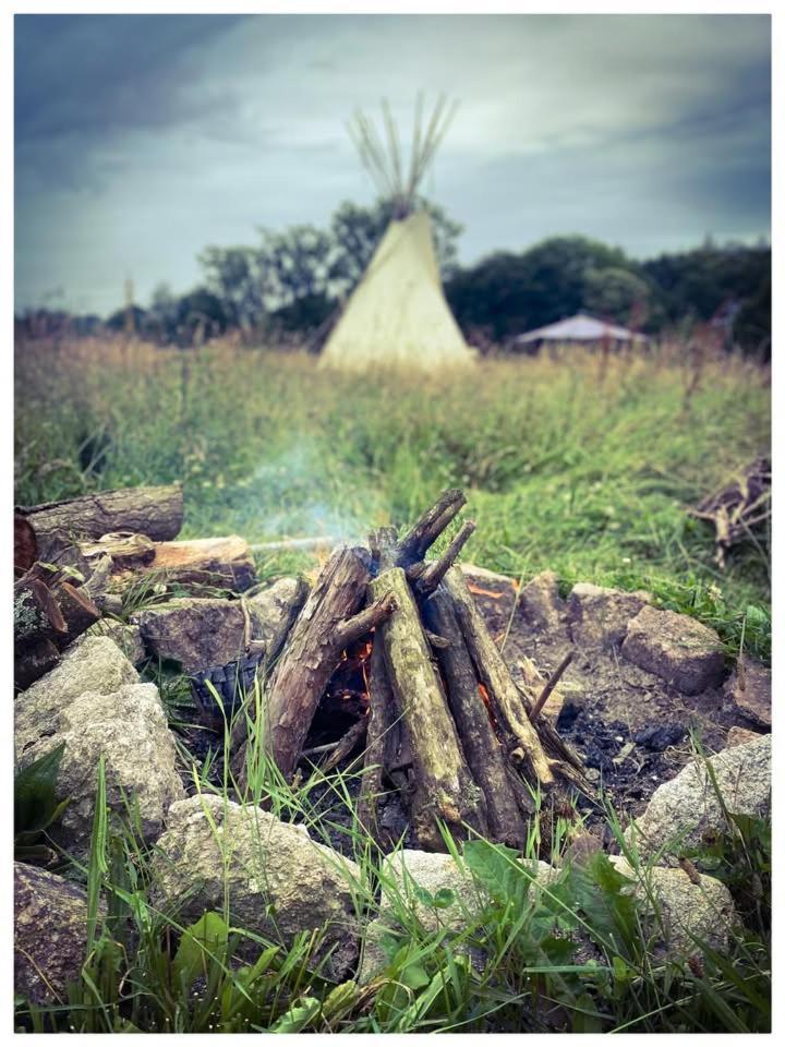 Terra-Tipike, Tipi A La Ferme Entre Terre Et Mer Trébry Buitenkant foto